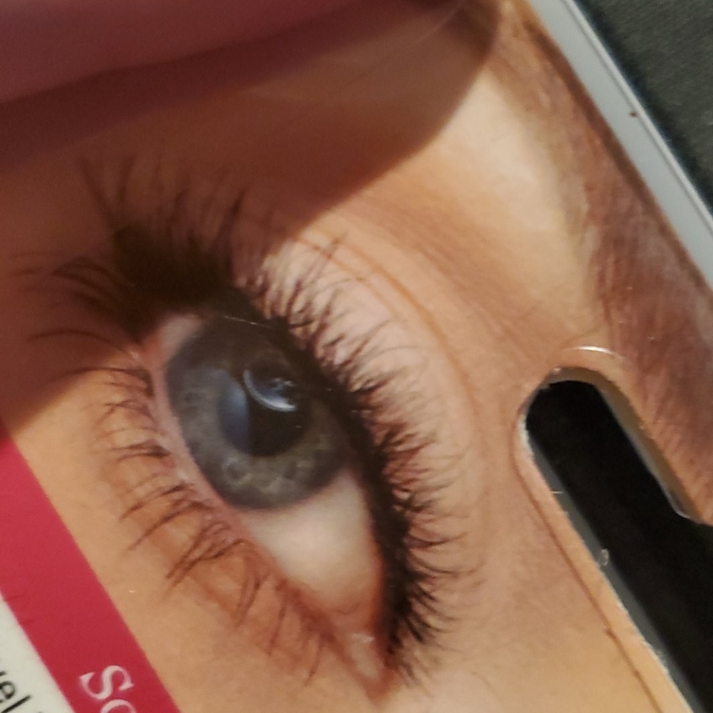Lashes - Picture 7 of 7
